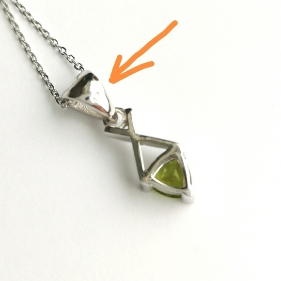 Sterling silver trillion cut Peridot pendant necklace 🆕 - Picture 3 of 6